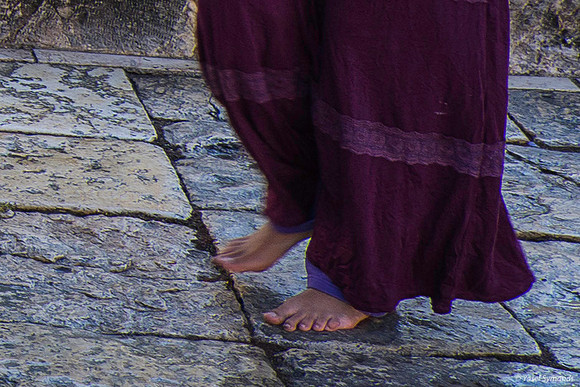 Bared Feet 191205-2