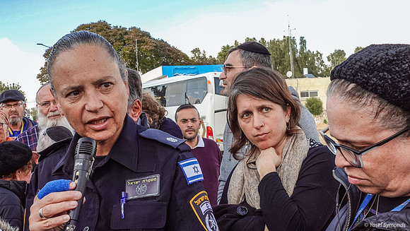 Mali Shoshana Explaining About the Sderot Police Station Battle