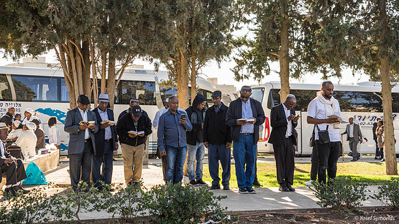 Prayer Minyan In the Park 221123-1
