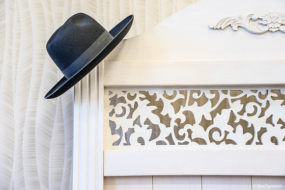 Headless Hat on Partition 190528-1