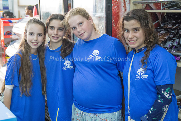 LeMaan Achai & Generous Batmitzvah Girl