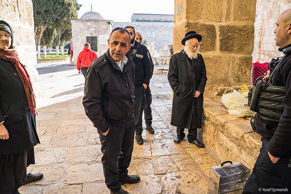 Policeman Inviting Visitors to Now Enter the  Temple Mount 200303-1