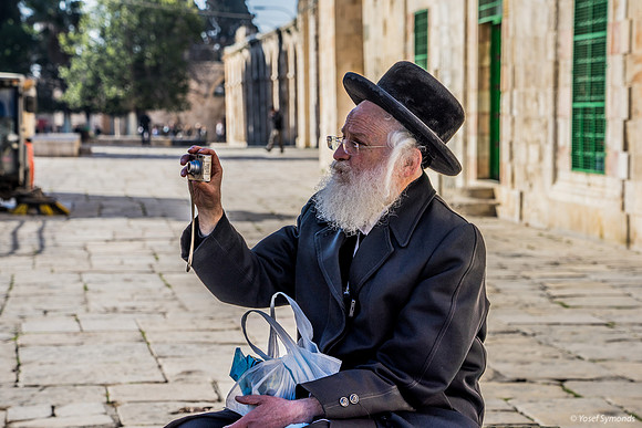 Rav Elboim Documenting His Visit 200303-4