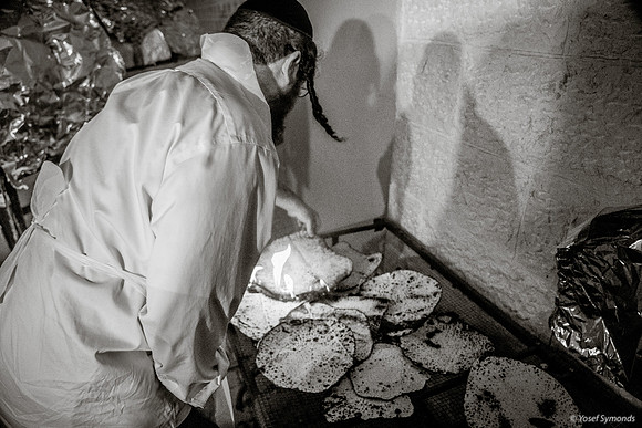 Matza Just Out of Oven 190408-5