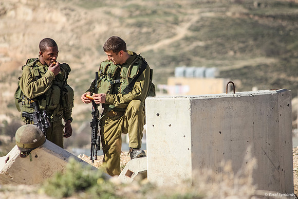 Soldiers Guarding Shdema 100129-6