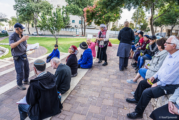 Participants at Hebrew Village of Neve Yaakov 221107-6