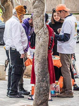 Signing Up Workers to Cut the Tree and Make the Scaffold 240324-1