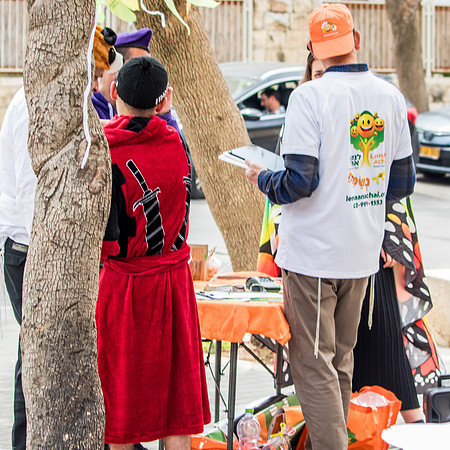 Signing Up Workers to Cut the Tree and Make the Scaffold 240324-2