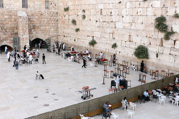 Prayer at Western Wall 3