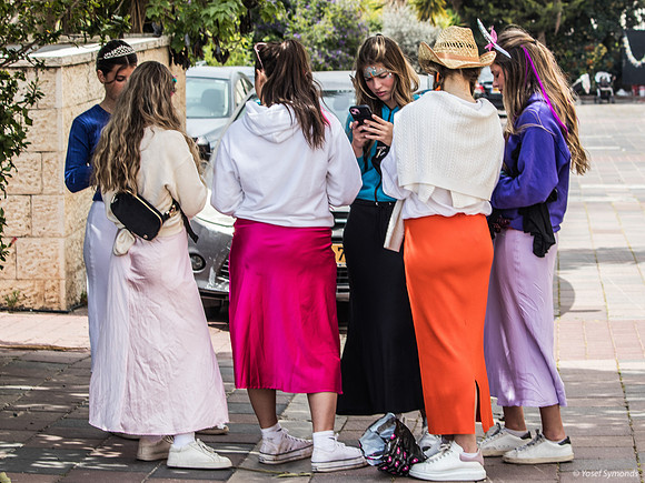 Cellphone Scrolling on Purim 240324-3