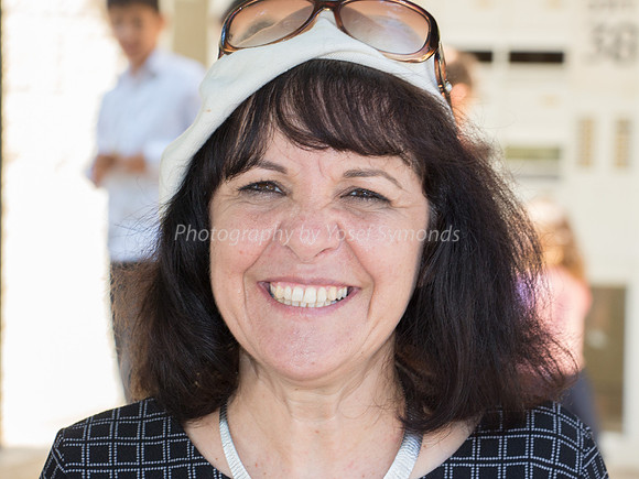 2018 Aliza Takes a Moment from Doorknocking to Smile 180925-1