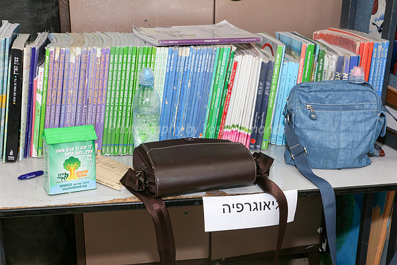 160809-BookSale_School-0147