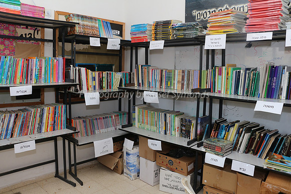 160809-BookSale_School-0149