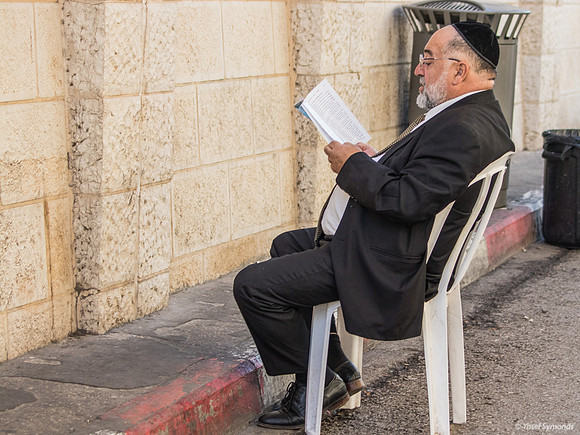 Prayers at Kever Rachel 221107-5