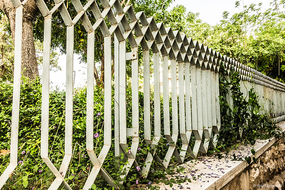 Honeycomb Fence 250331-6