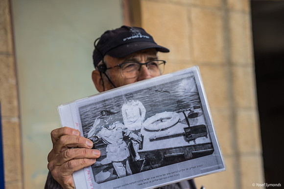 Guide Showing Photo of British Departure 221107-1221107-6