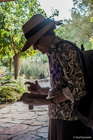 Lady at Zoo 220918-1