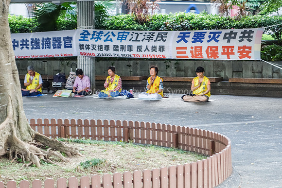Falun Gong Demonstrators Hong Kong 150811-2