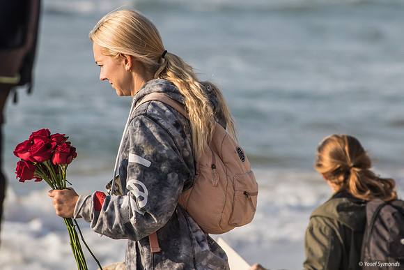 Flowers For Winning Surfer 220325-4