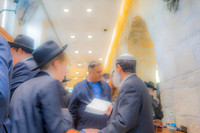 Prayer at Ark in Kever Rachel Complex 221107-4