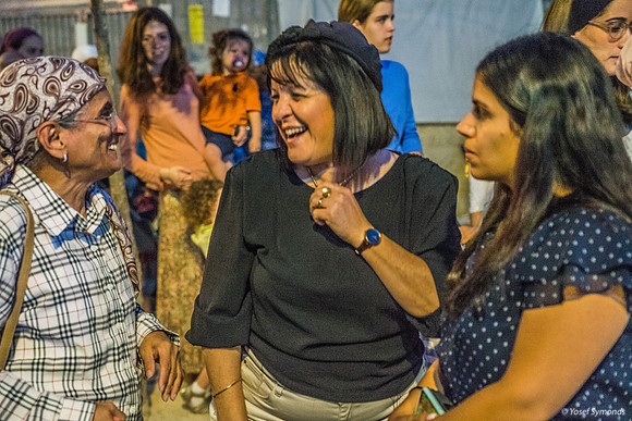 Mayor Aliza Bloch with Participant at Hachnasat Sefer Torah 2208