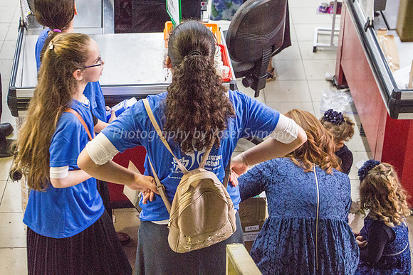 LeMaan Achai & Generous Batmitzvah Girl