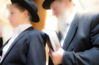 Prayer at Ark in Kever Rachel Complex 221107-3