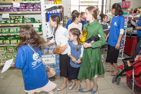 LeMaan Achai & Generous Batmitzvah Girl