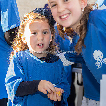 LeMaan Achai & Generous Batmitzvah Girl