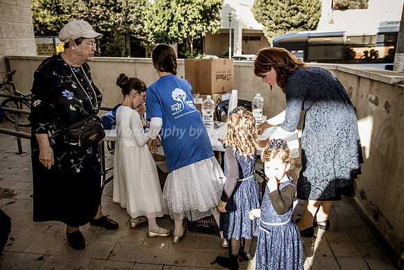 LeMaan Achai & Generous Batmitzvah Girl
