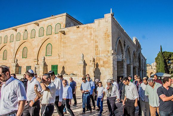Passing Al Aksa Mosque Moving East 180916-2
