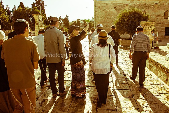 Local and Overseas Visitors Entering the Temple Mount 2