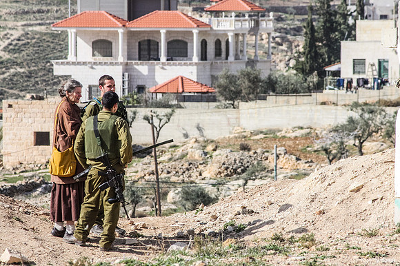 Getting to Know the Soldiers 100129-2