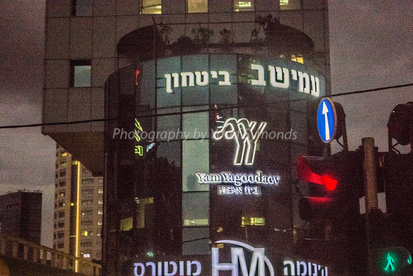 Building at Night Hamasger Street 181220-1