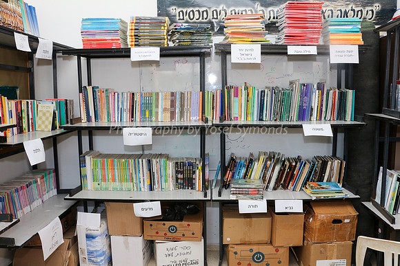 160809-BookSale_School-0146