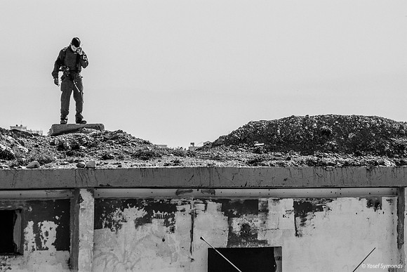Soldiers Guarding Shdema 100129-22
