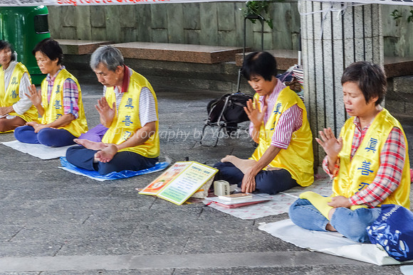 Falun Gong Demonstrators Hong Kong 150811-4