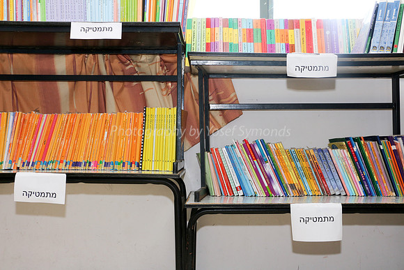 160809-BookSale_School-0141