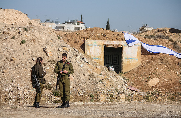 Soldiers Guarding Shdema 100129-9