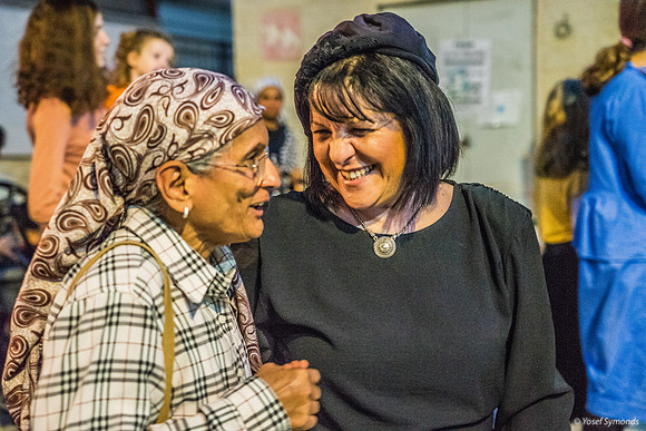 Mayor Aliza Bloch with Participant at Hachnasat Sefer Torah 2208