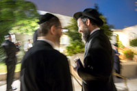 Hareidim Discussing