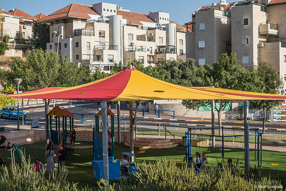 Protection Against Summer Heat - Top of Ayalon Park 1