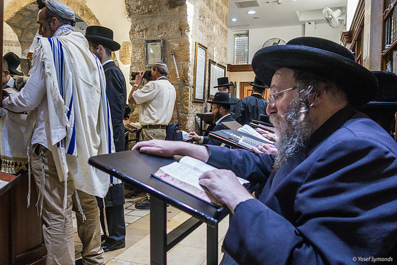 Photographing Prayer at Kever Rachel 221107-1