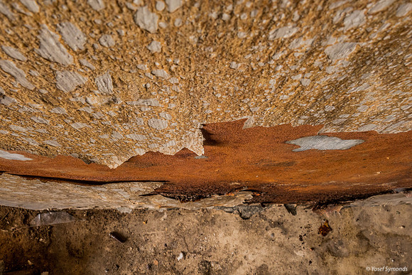Rusty Door 221207-3