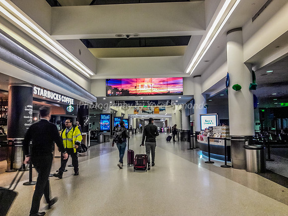 Boarding Corridor Los Angeles Airport 190127-1