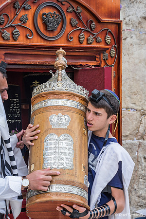 Taking Sefer Torah from Ark 190509-3