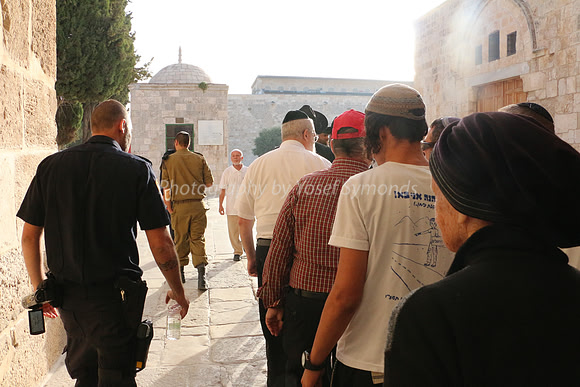 Jewish Group Entering Har Habayit 1