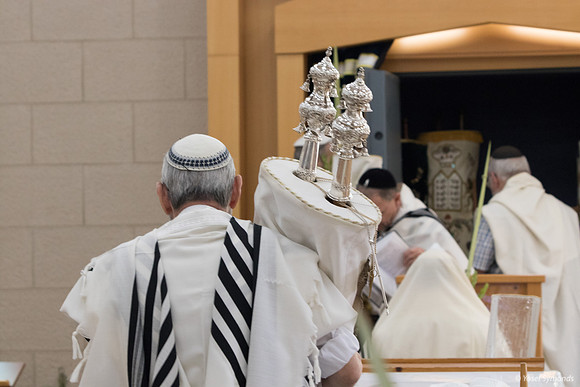 Taking Out Sifrei Torah for Hashonas 191020-2