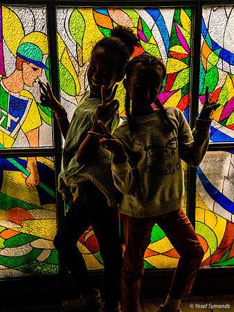 Two Little Ethiopian Girls at Sigd Celebration 221121-1