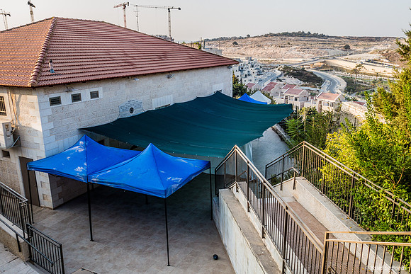 Shade for Outside Minyanim 200921-1